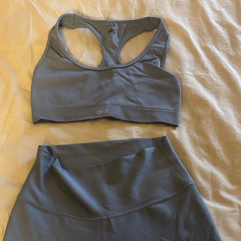 ALO Yoga Women's steel grey Sports Bra (M) and Leggings (S) Set. 23” inseam.